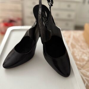 AEROSOLES Black Slingback Heels with Pointed Toe